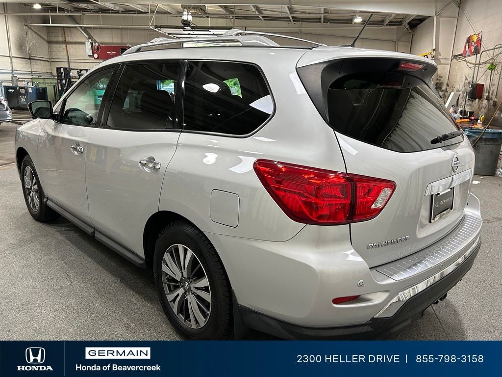 2017 Nissan Pathfinder SL