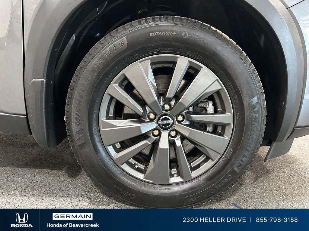 2022 Nissan Pathfinder SV