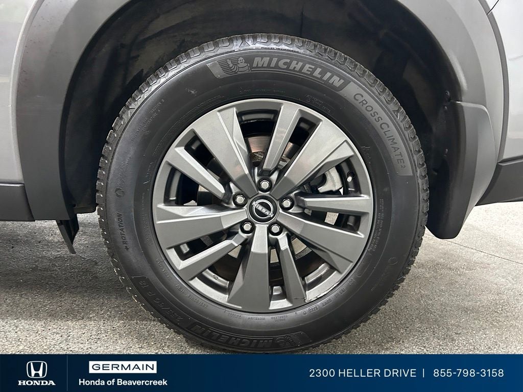 2022 Nissan Pathfinder SV