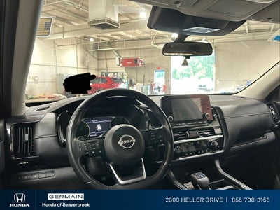 2022 Nissan Pathfinder SV