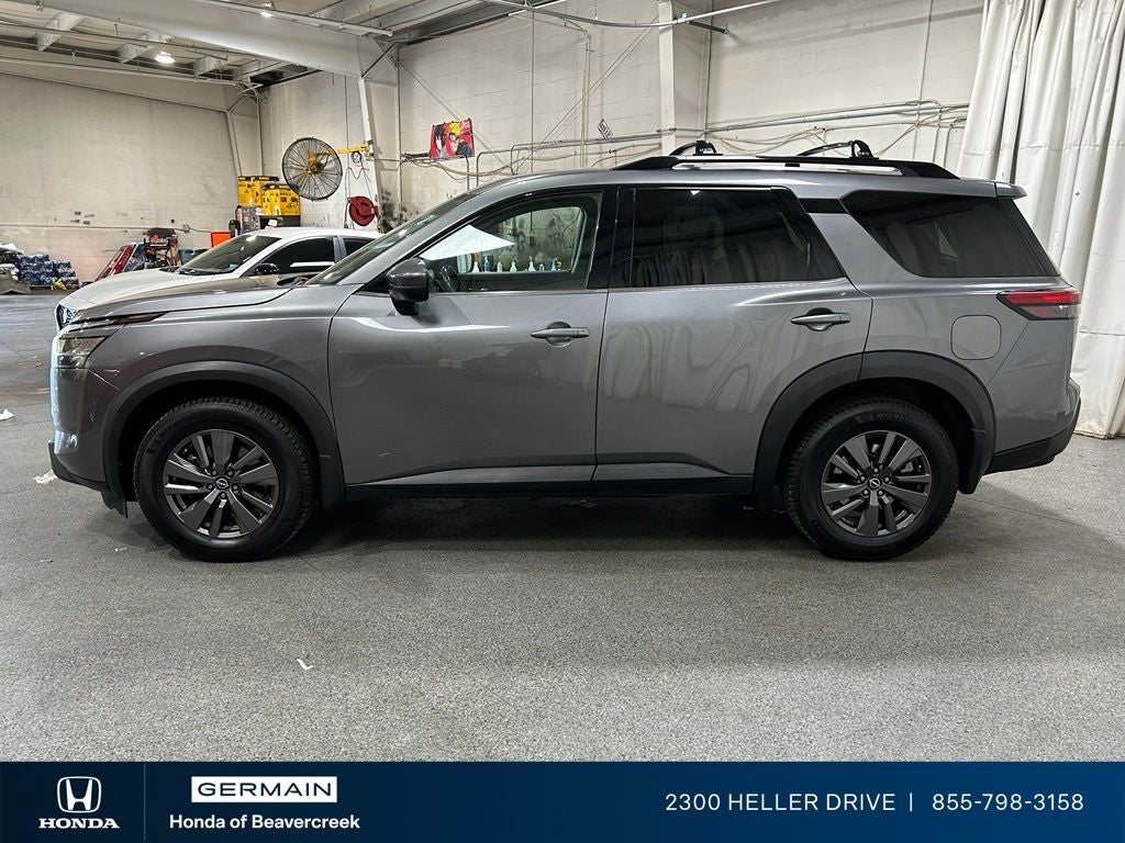 2022 Nissan Pathfinder SV