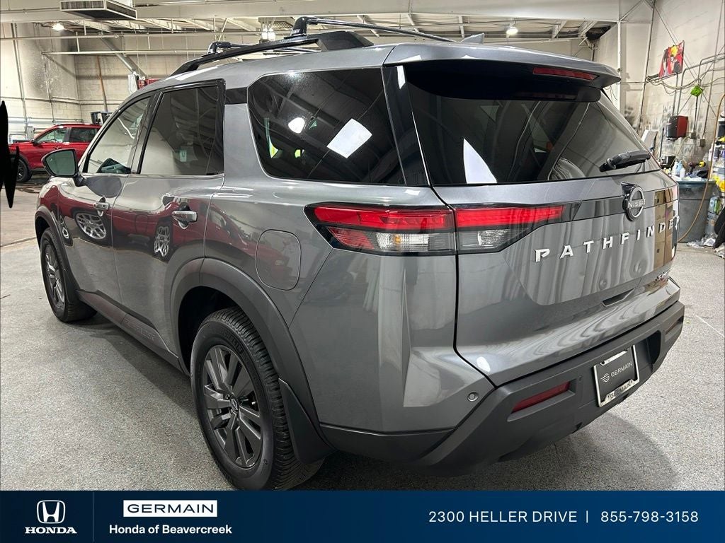 2022 Nissan Pathfinder SV