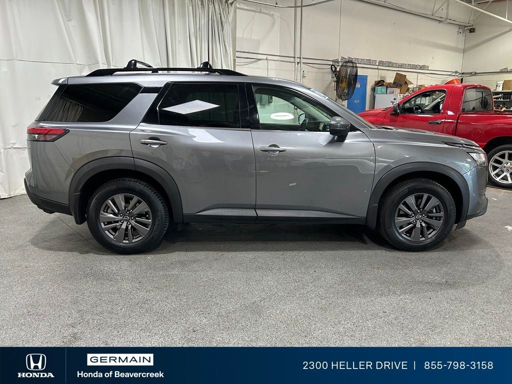 2022 Nissan Pathfinder SV