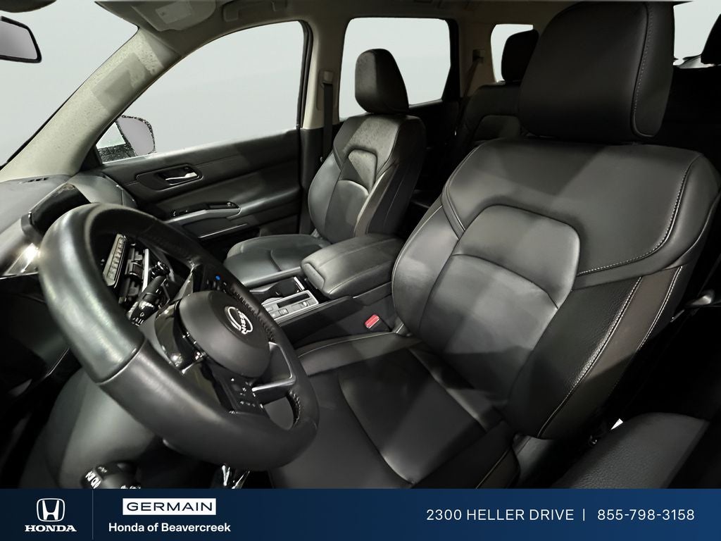 2025 Nissan Pathfinder SL