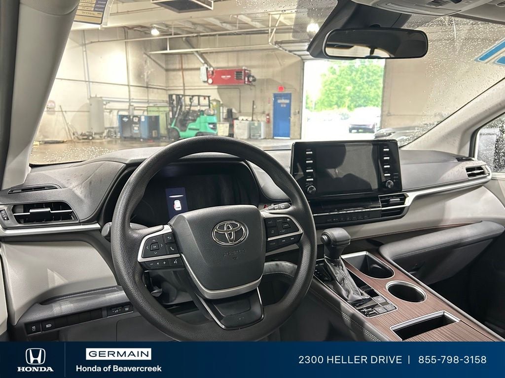 2021 Toyota Sienna LE 8 Passenger
