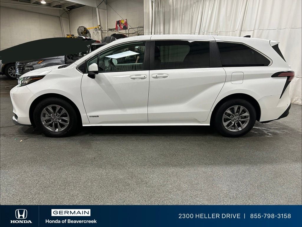 2021 Toyota Sienna LE 8 Passenger