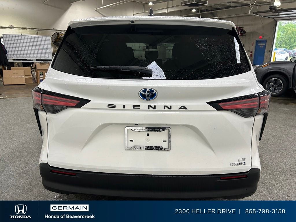 2021 Toyota Sienna LE 8 Passenger