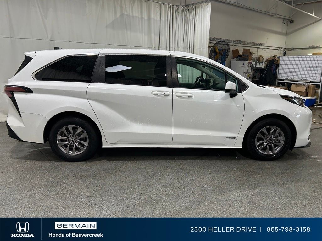 2021 Toyota Sienna LE 8 Passenger