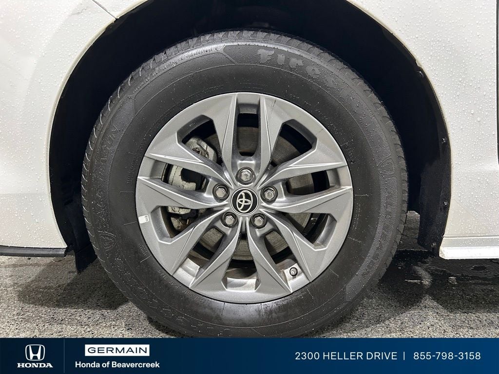 2022 Toyota Sienna LE 8 Passenger