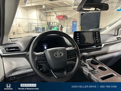 2022 Toyota Sienna LE 8 Passenger