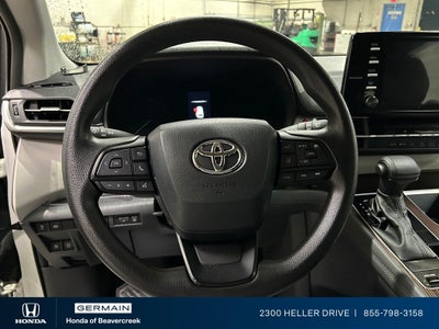 2022 Toyota Sienna LE 8 Passenger