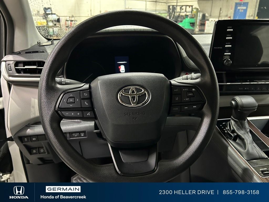 2022 Toyota Sienna LE 8 Passenger