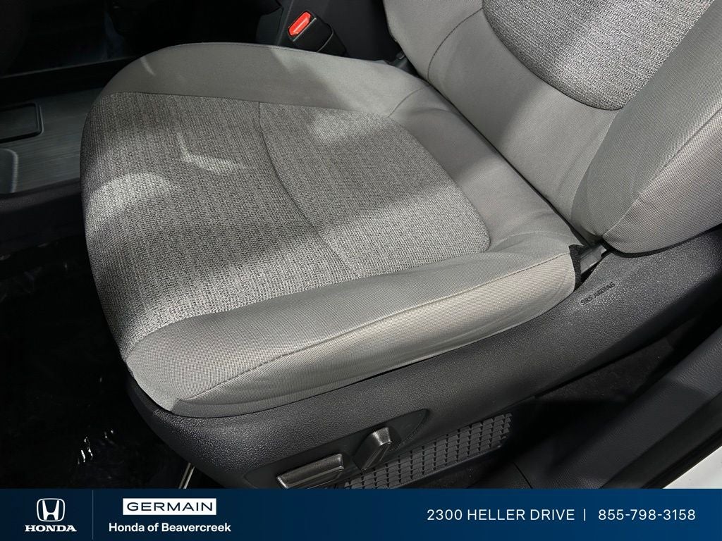 2022 Toyota Sienna LE 8 Passenger