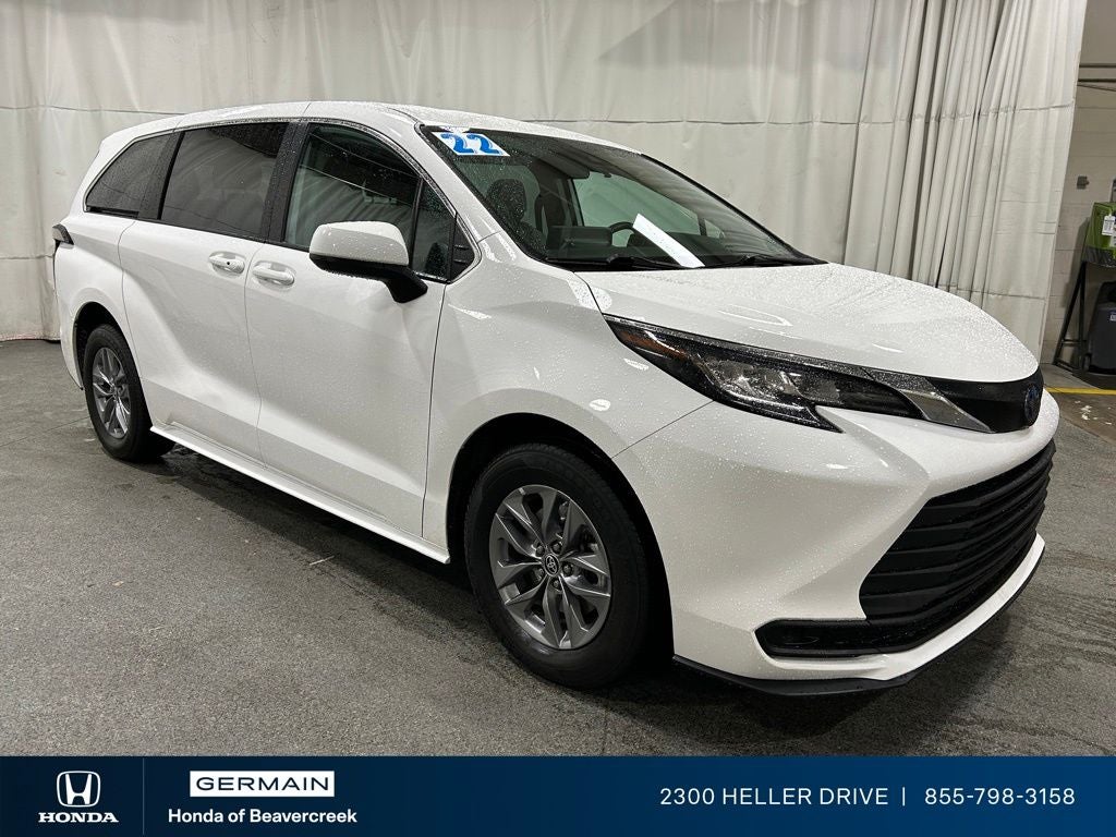 2022 Toyota Sienna LE 8 Passenger
