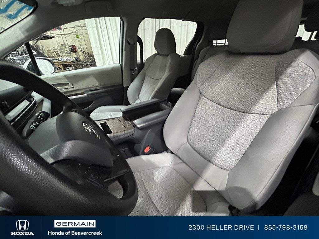 2022 Toyota Sienna LE 8 Passenger