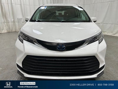 2022 Toyota Sienna LE 8 Passenger