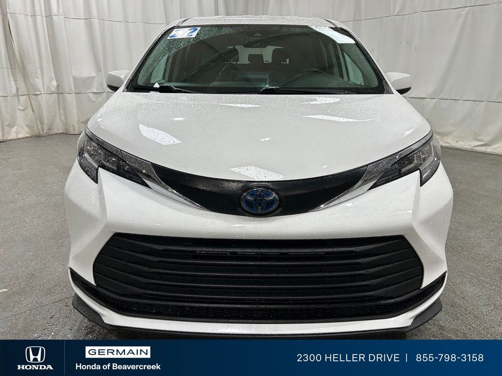2022 Toyota Sienna LE 8 Passenger
