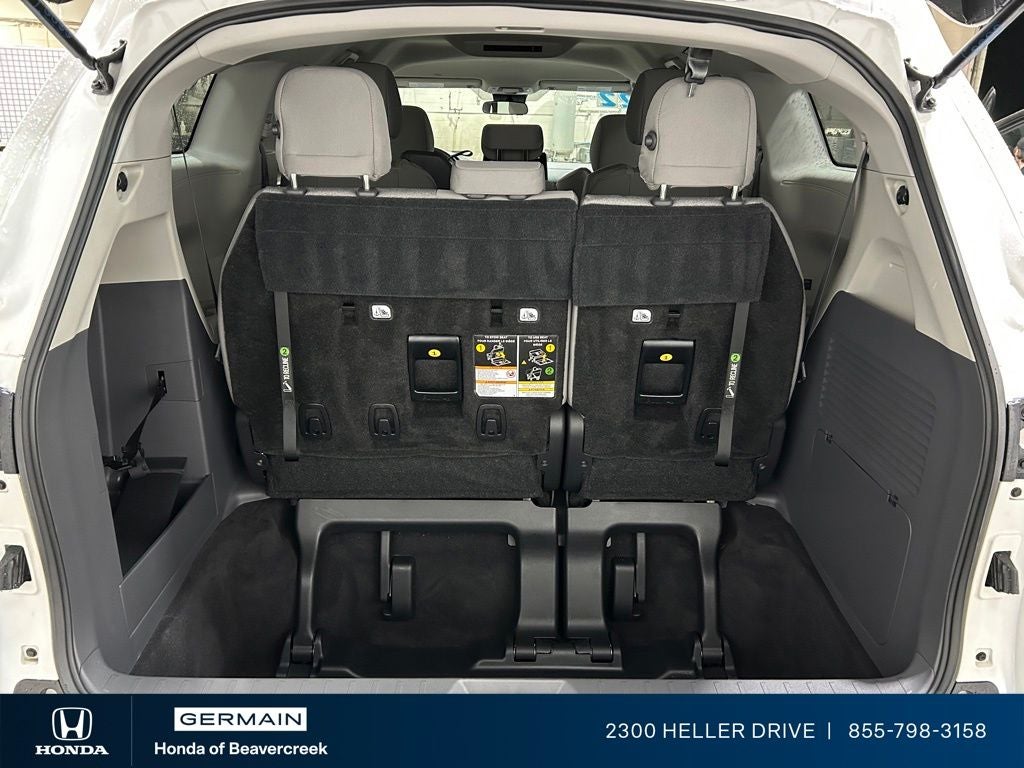 2022 Toyota Sienna LE 8 Passenger