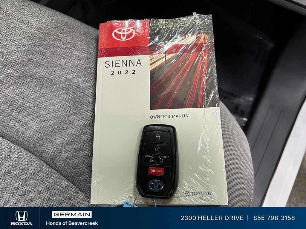2022 Toyota Sienna LE 8 Passenger