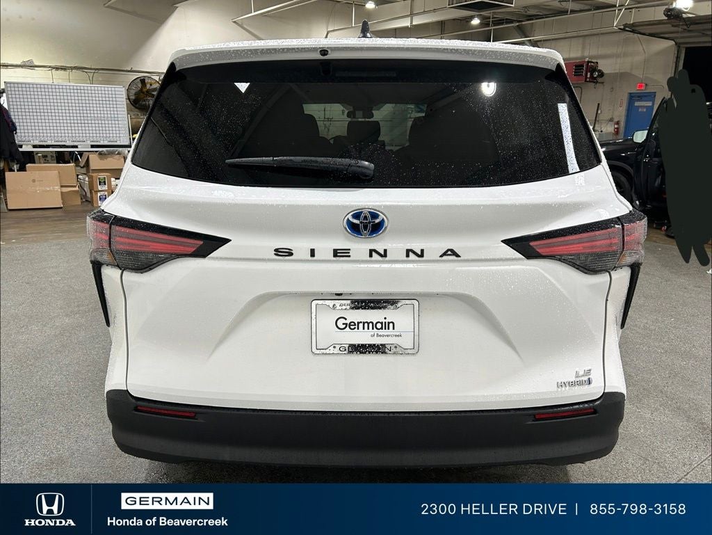 2022 Toyota Sienna LE 8 Passenger