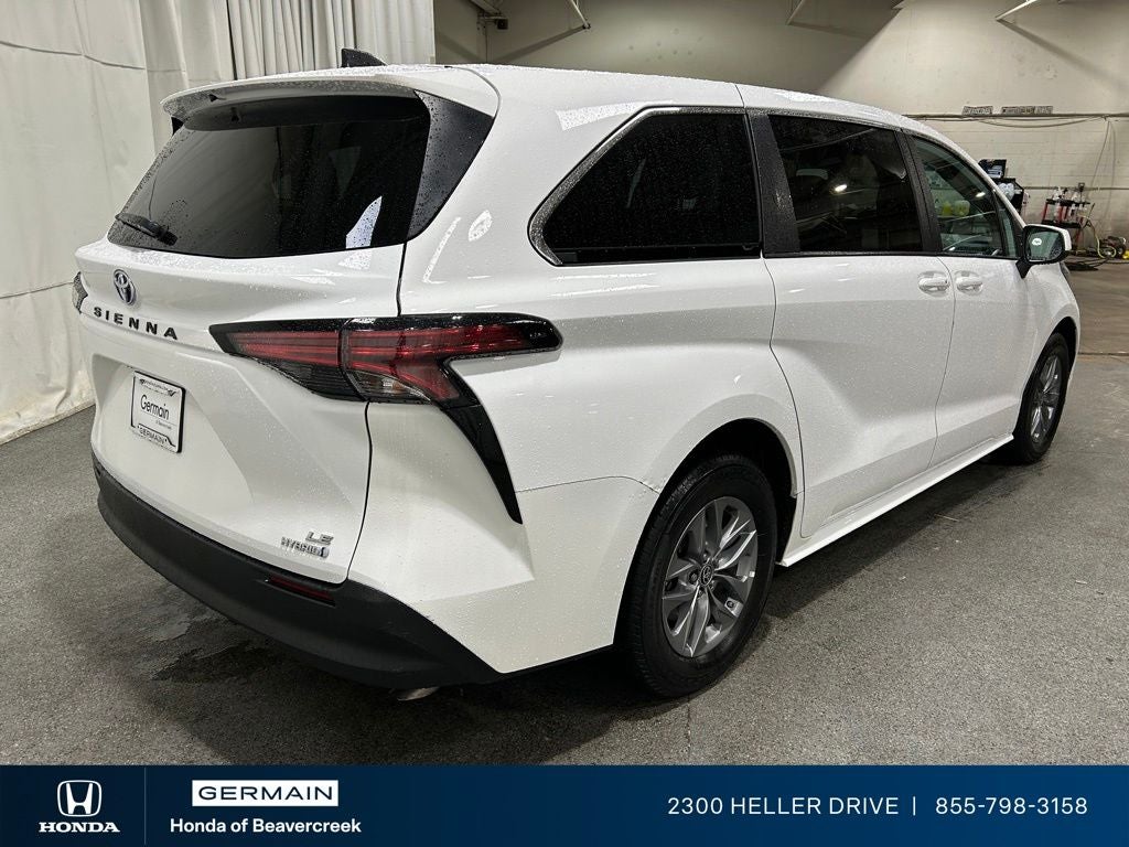 2022 Toyota Sienna LE 8 Passenger