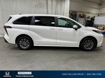 2022 Toyota Sienna LE 8 Passenger