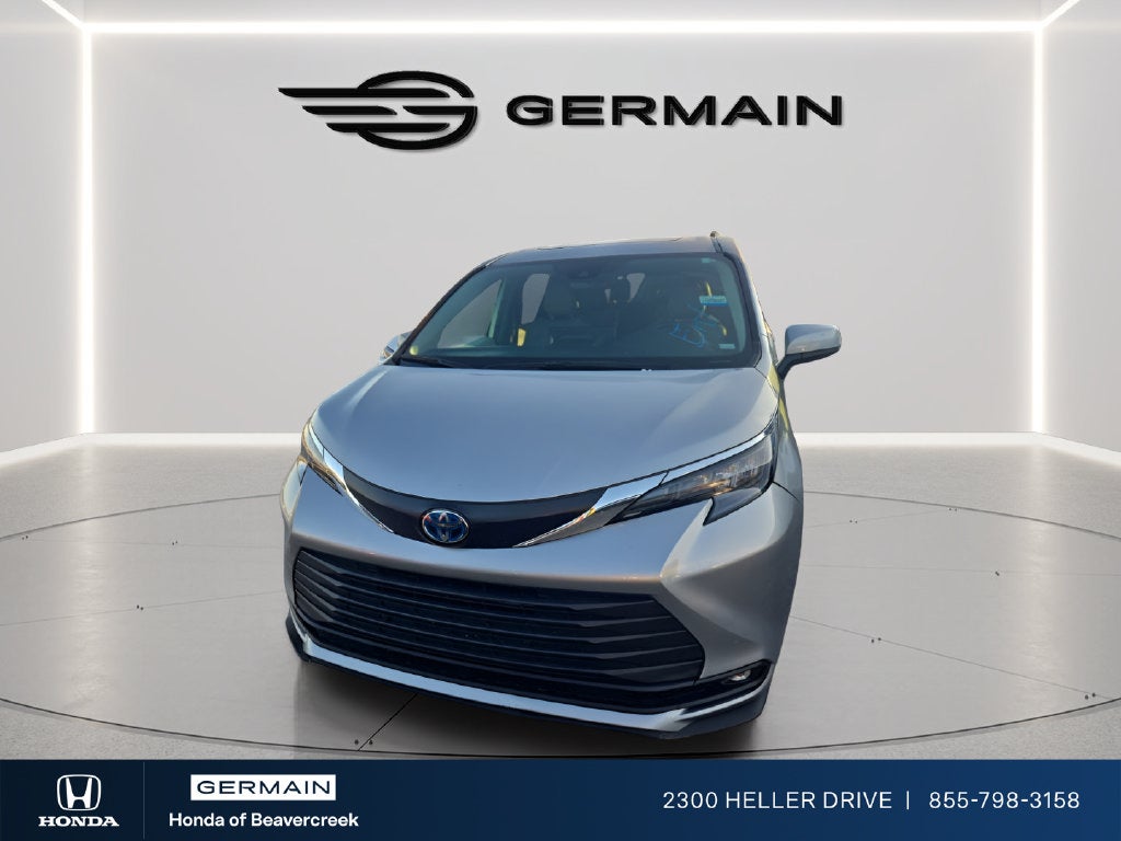 2025 Toyota Sienna XLE 8 Passenger