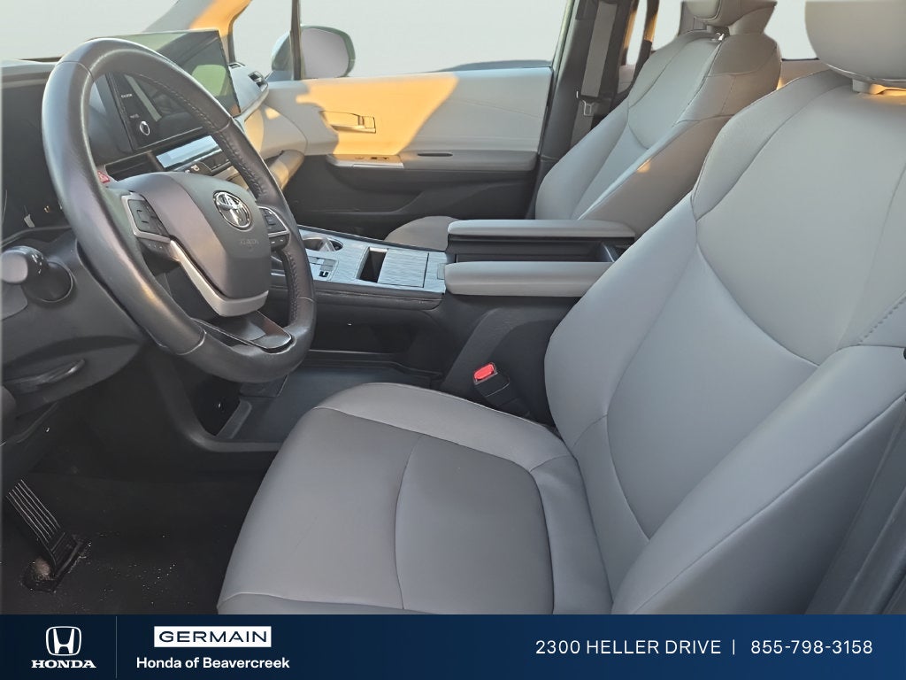 2025 Toyota Sienna XLE 8 Passenger