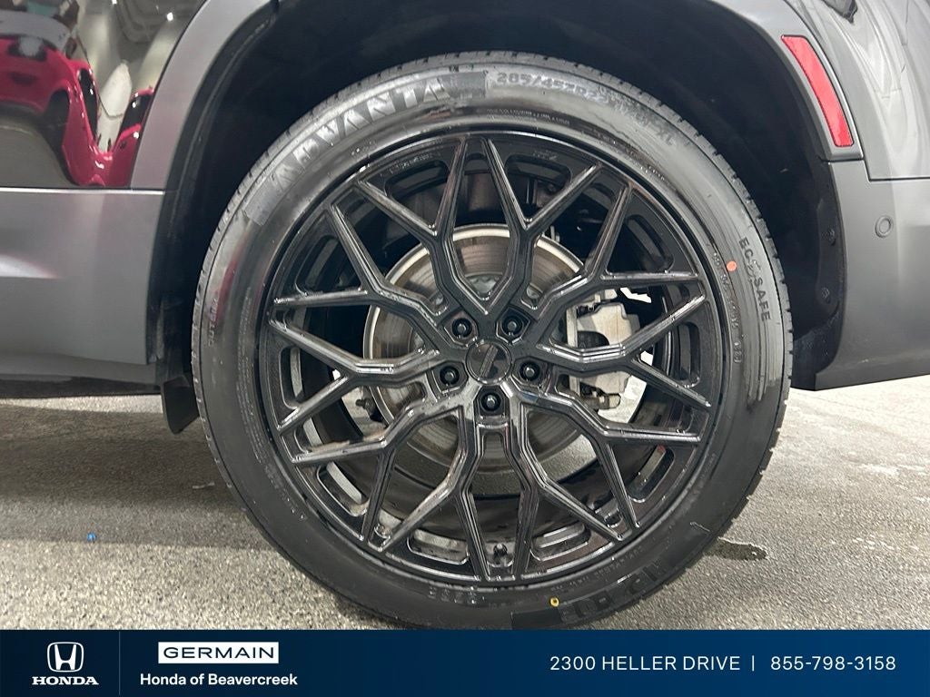 2023 Land Rover Defender 130 SE