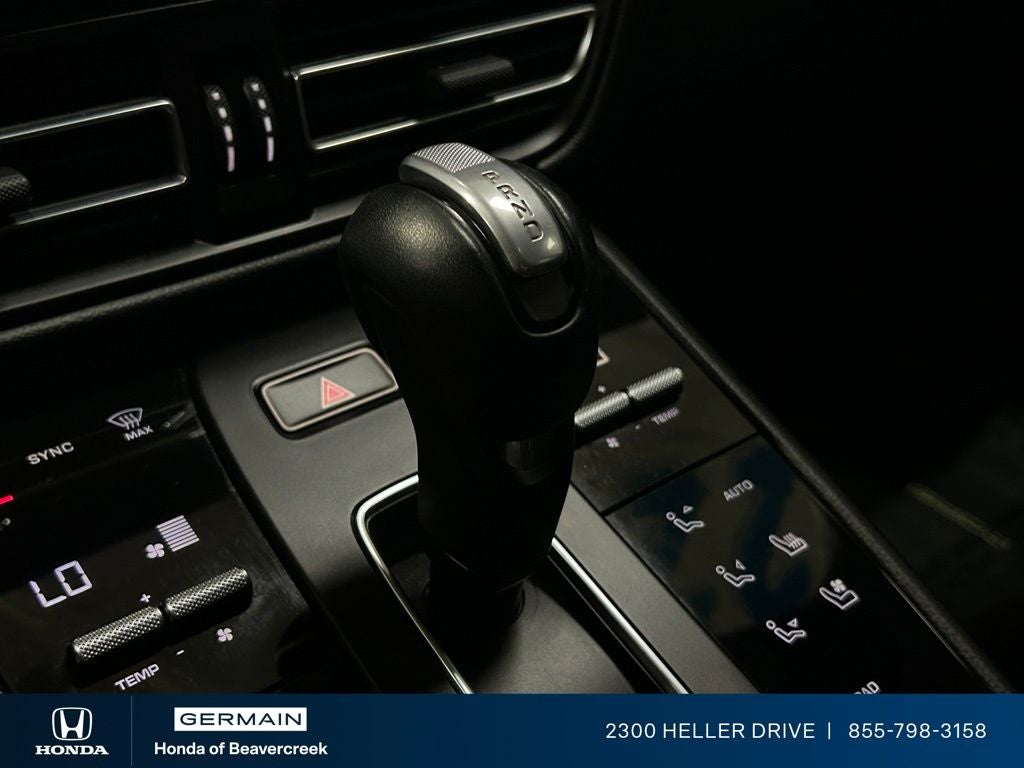 2022 Porsche Macan Base