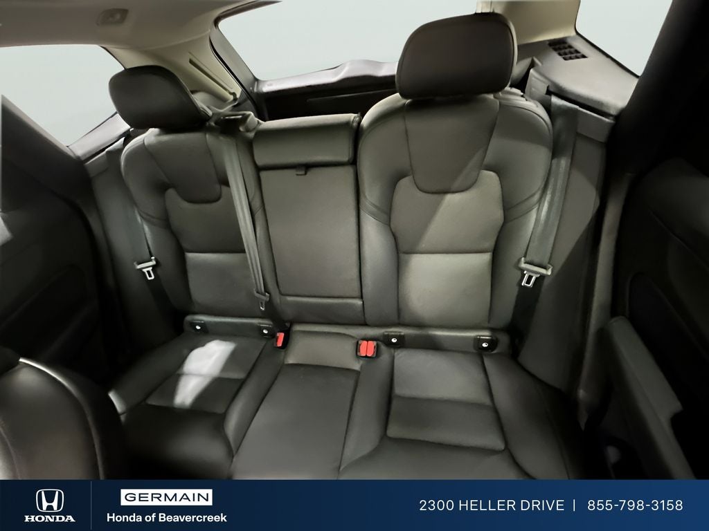 2022 Volvo XC60 B5 Momentum