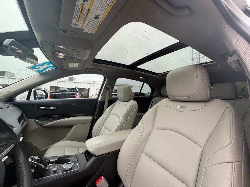 2023 Cadillac XT4 Luxury