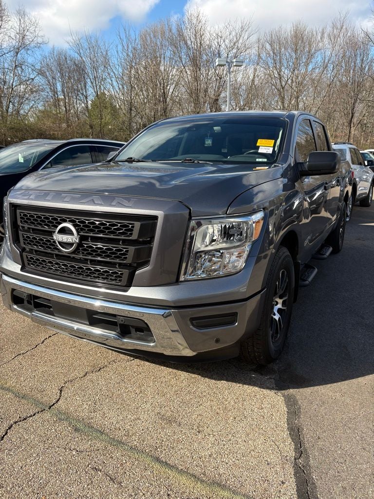 2023 Nissan Titan SV