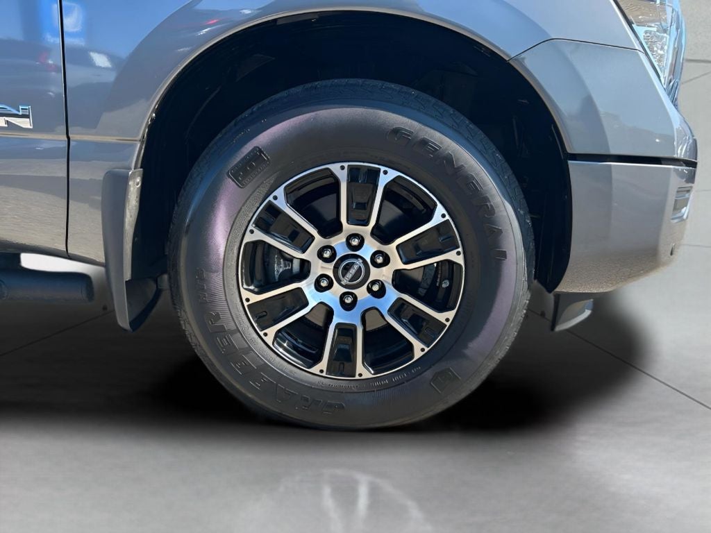 2023 Nissan Titan SV
