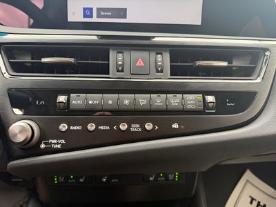 2025 Lexus ES 300h