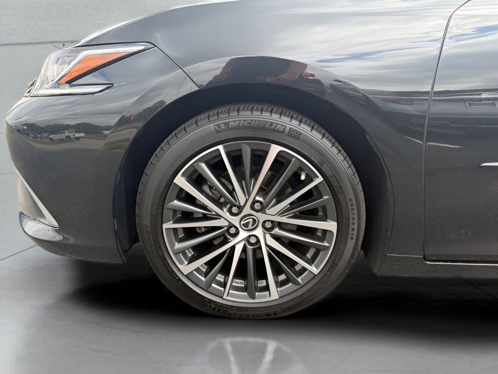2025 Lexus ES 300h