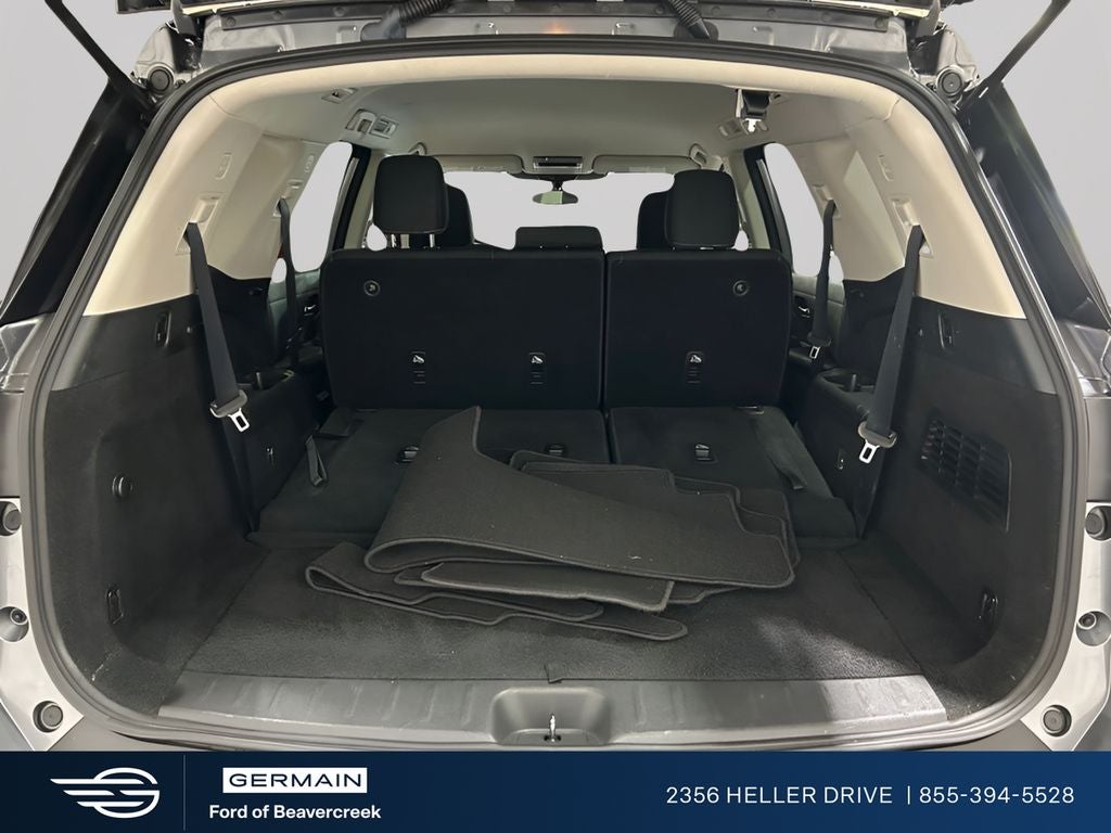2022 Nissan Pathfinder SV