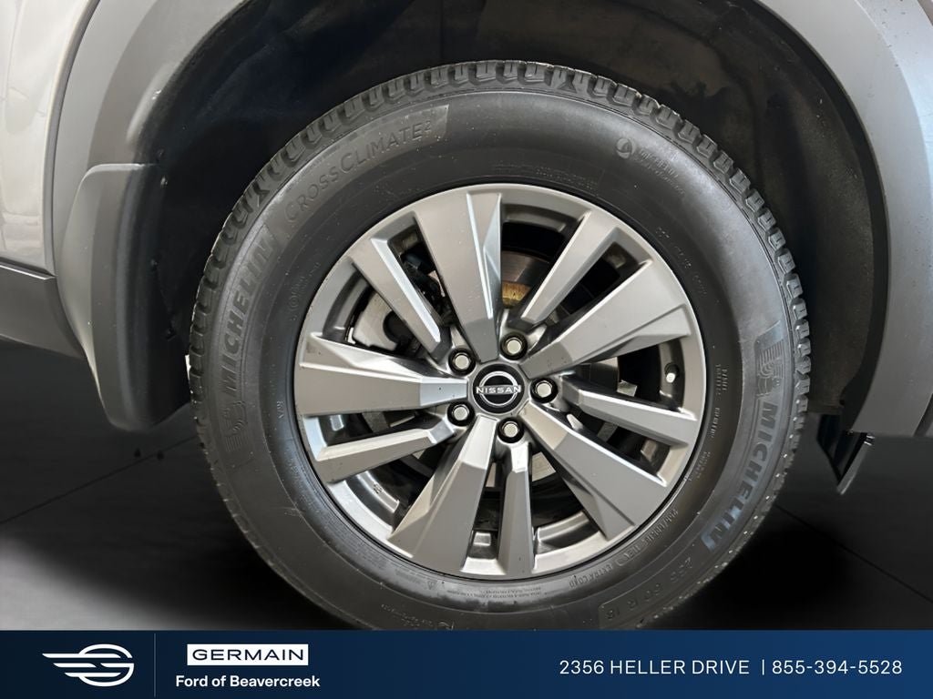 2022 Nissan Pathfinder SV