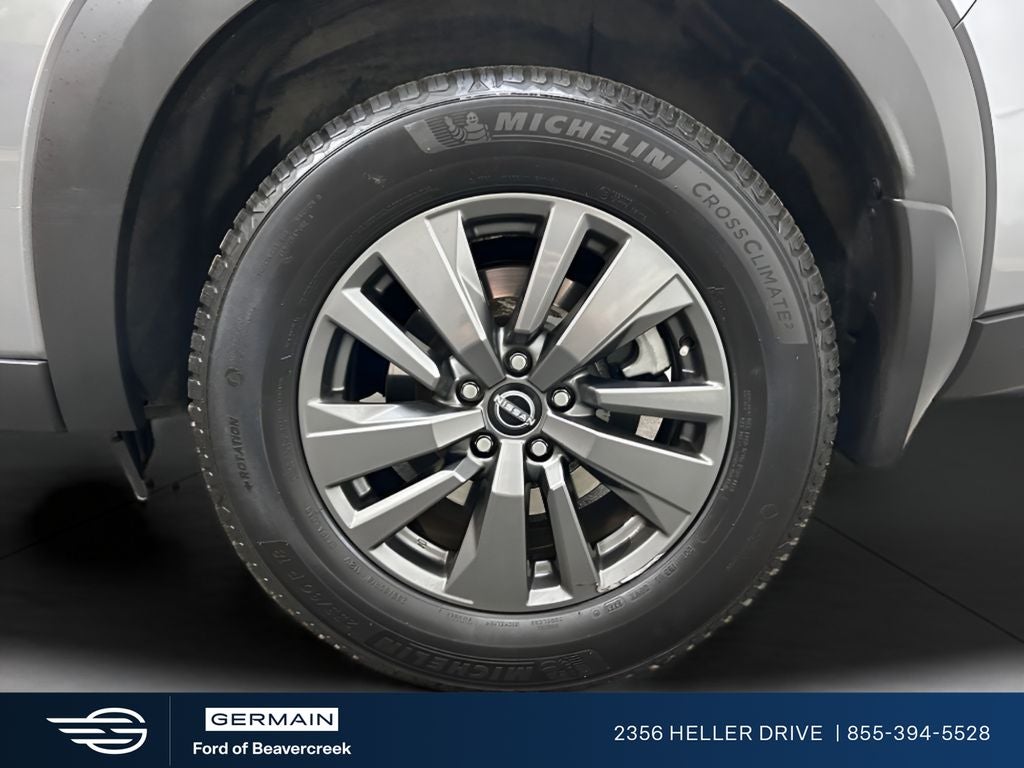 2022 Nissan Pathfinder SV