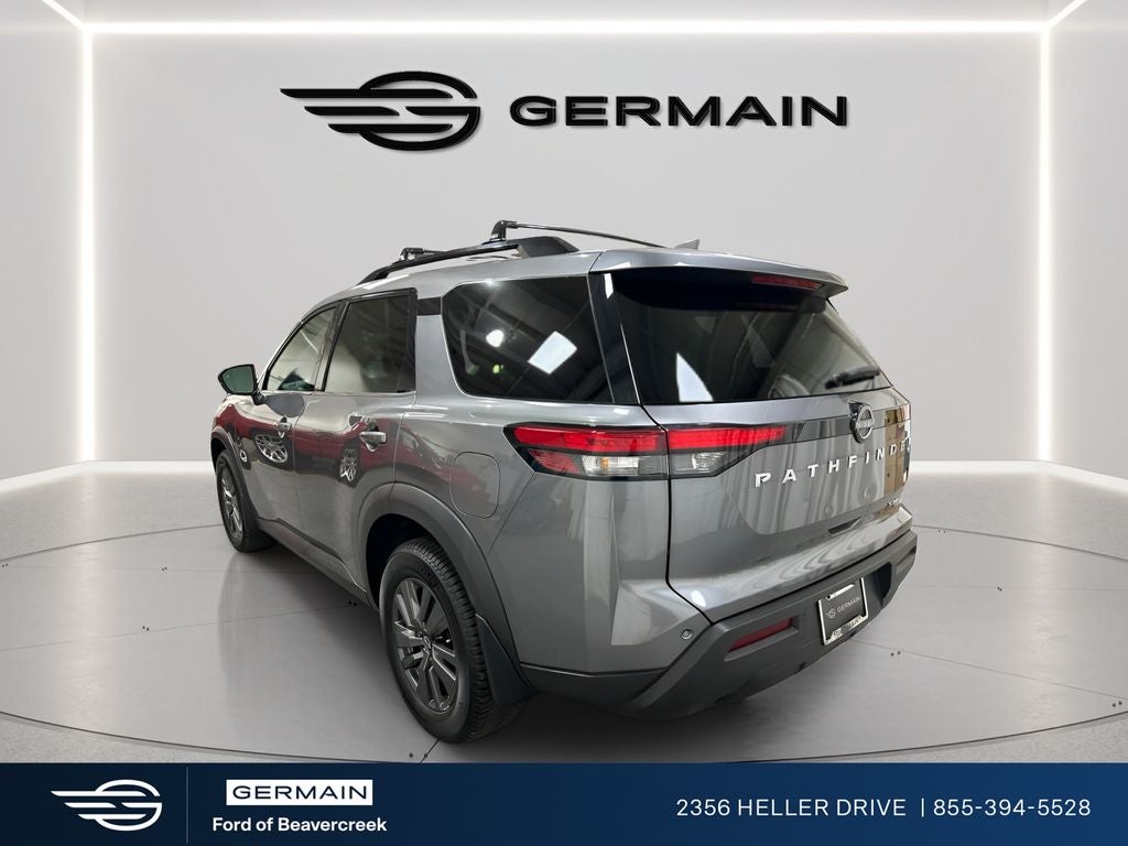 2022 Nissan Pathfinder SV