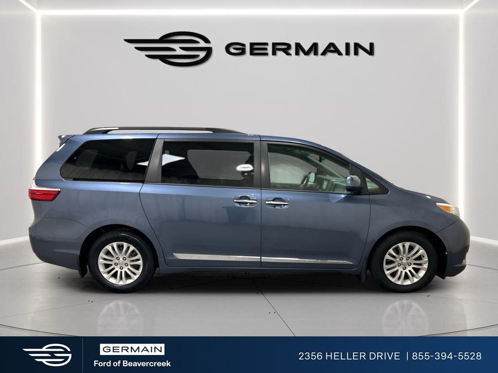 2017 Toyota Sienna XLE 8 Passenger